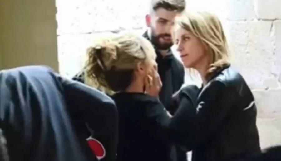 Madre de Gerard Piqué, abría ejercido violencia contra Shakira; video muestra a ex suegra tapando la boca de la cantante