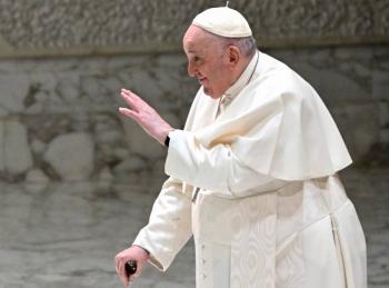 “Ser homosexual no es ning&uacute;n delito”: Papa Francisco