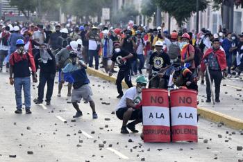 Violentas protestas dejan heridos en Lima y cierran aeropuerto de Cusco
