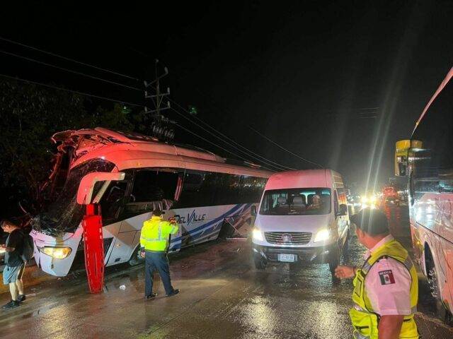 22 lesionado deja accidente vial en Cancún