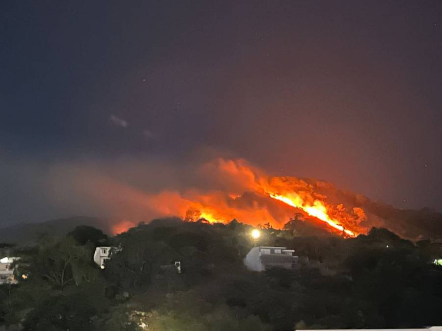 Se registra incendio en las faldas de volcán en San Salvador