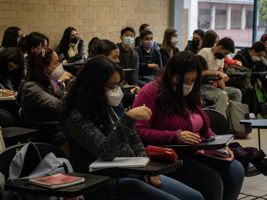 Con cubrebocas, casi 370 mil estudiantes iniciaron clases en los campus de la UNAM