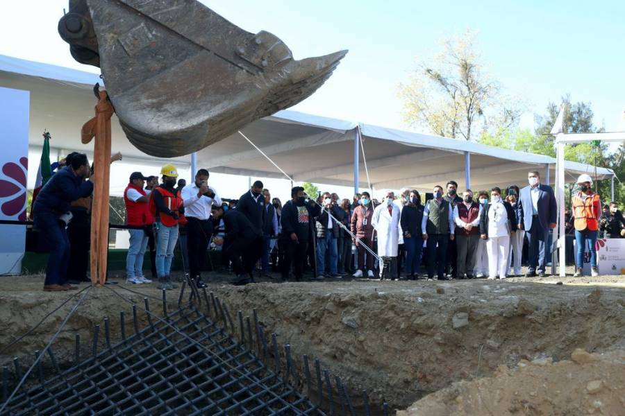 Colocan la primera piedra para la construcción de las unidades de Oncología y Cardiología del Hospital del Niño Poblano