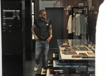 Dani Alves en prisi&oacute;n, adquiere exc&eacute;ntrica lista de compras, sus compa&ntilde;eros se enfadan