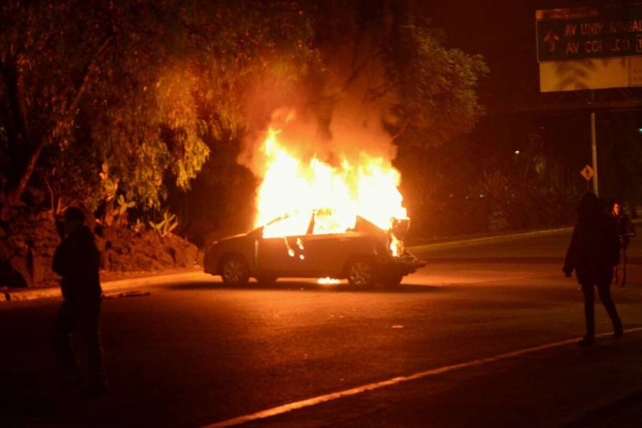 Noche violenta en Guanajuato: quema de vehículos, tiendas y balaceras