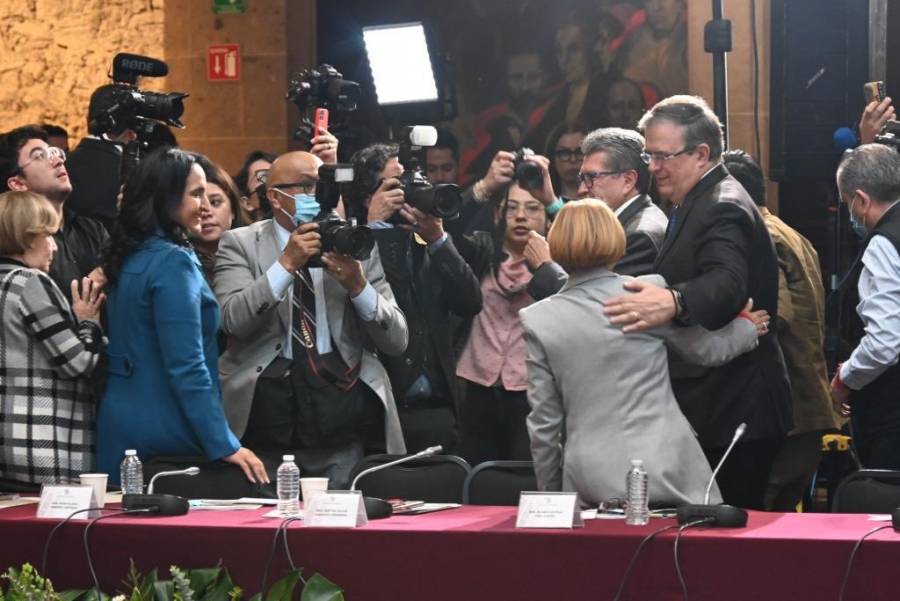 “Corcholatas” deben renunciar a cargos en Julio: Ebrard
