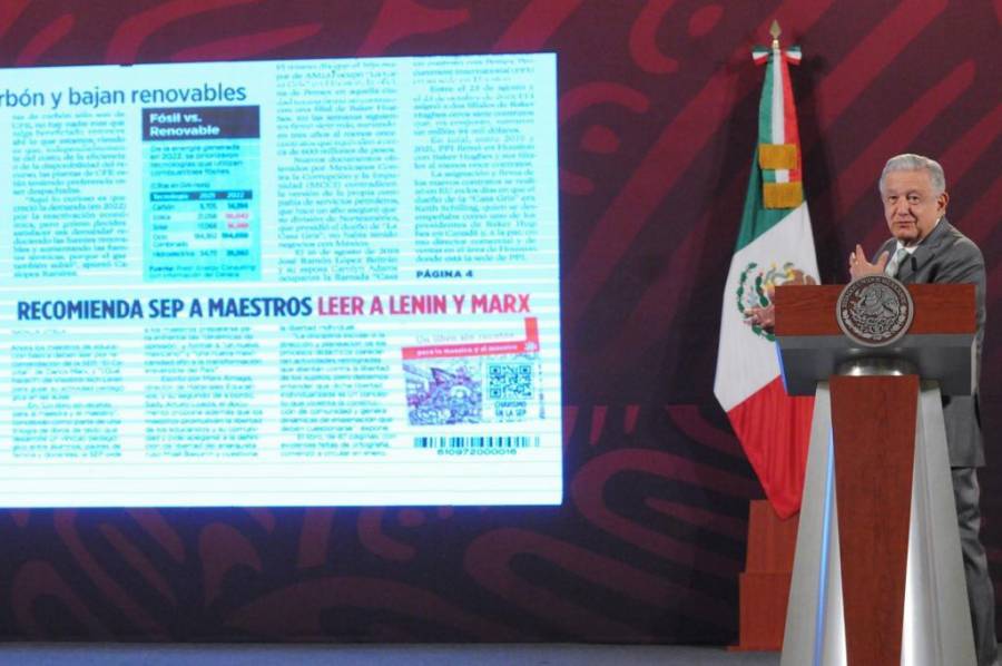 AMLO desestima señalamientos de adoctrinamiento en libros de texto