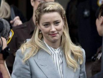 Amber Heard es captada bailando “Como la Flor” de Selena