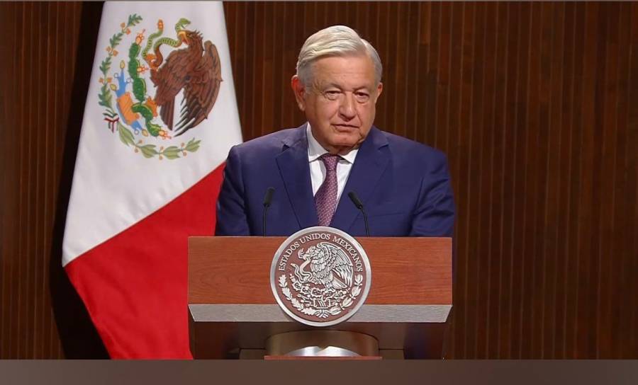 AMLO emprende contra neoliberalismo en aniversario de la Constitución