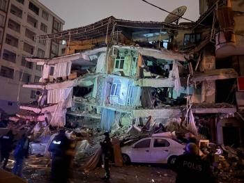 Sismo de 7.8 grados sacude a Turqu&iacute;a