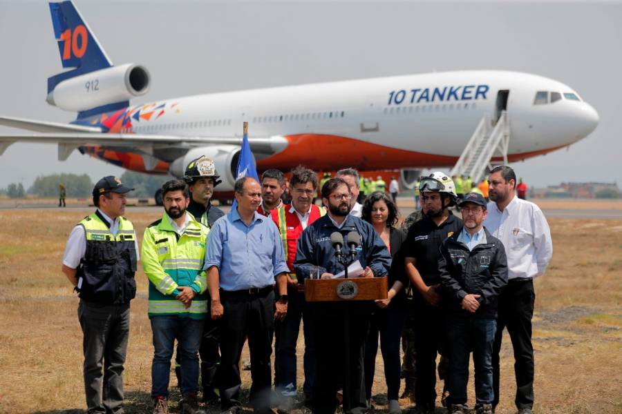 Chile recibe ayuda internacional para combatir incendios que han dejado 26 muertos