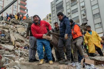 Al menos 1,500 muertos en Turqu&iacute;a y Siria por terremoto
