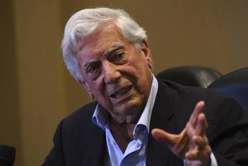 Mario Vargas Llosa entra a los 86 años en la Academia Francesa