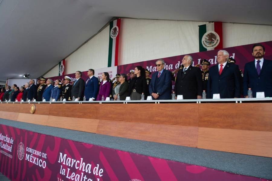 Realizan marcha de la lealtad encabezada por AMLO; repiten ubicación de Creel y Piña