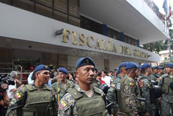 Fiscalía de Ecuador allana oficinas de Presidencia por caso de corrupción