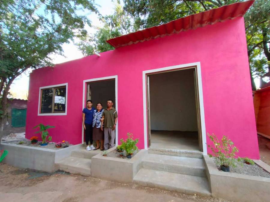Sedatu continúa entrega de viviendas reconstruidas en Acatlán de Osorio, Puebla