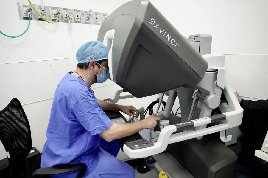 IMSS realiza primera cirugía robótica asistida en paciente con creencias religiosas que condiciona procedimientos médicos