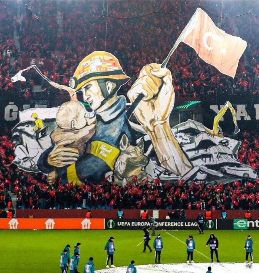 Durante partido de f&uacute;tbol rinden homenaje a grupos de ayuda que acudieron a Turqu&iacute;a, Proteo forma parte ellos