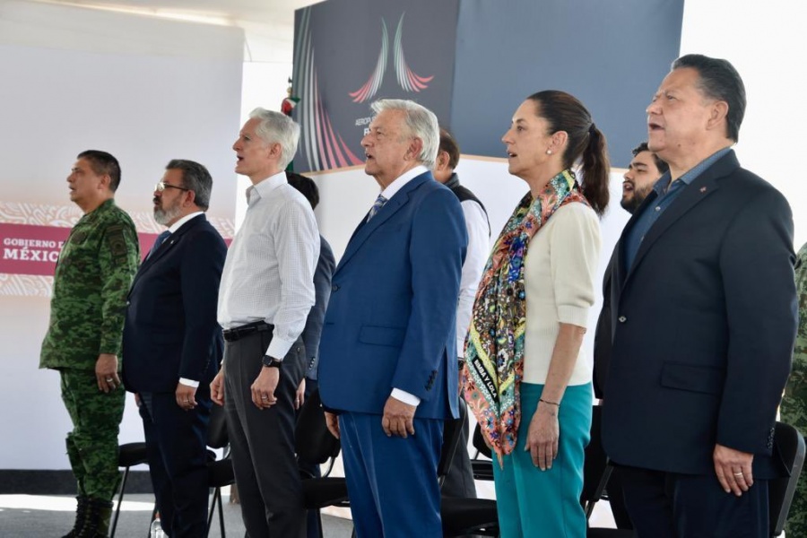 Inaugura AMLO vía principal hacia el AIFA