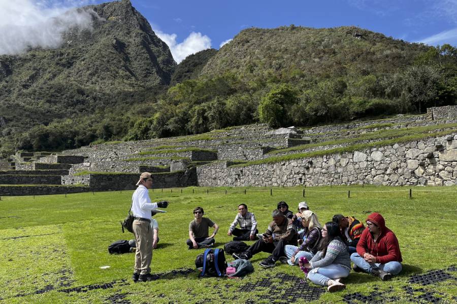 Machu Picchu reabre tras 25 días de cierre por las protestas en Perú