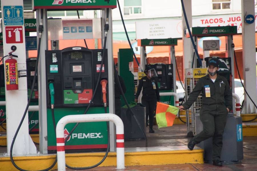 Precio de gasolina bajará la próxima semana; Hacienda sube apoyo fiscal