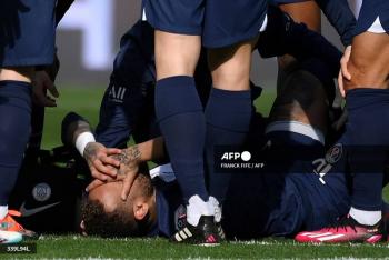 Neymar se lesiona en un tobillo y llena de preocupaci&oacute;n al PSG