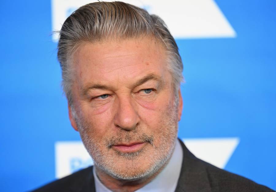 Retiran agravante contra Alec Baldwin por homicidio en el set de “Rust”