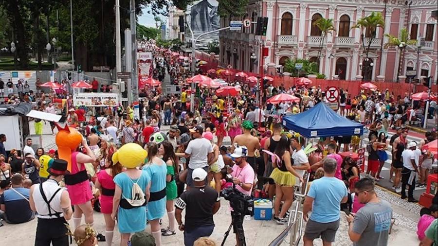 Gozan miles de turistas del Carnaval de Brasil