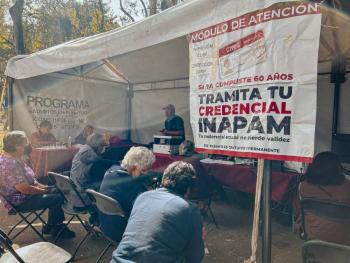 Alcalde de la GAM lleva servicios gratuitos a habitantes del San Bartolo Atepehuacan