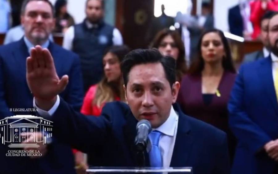 Toma protesta como suplente de Christian Von, el diputado local Federico Chávez