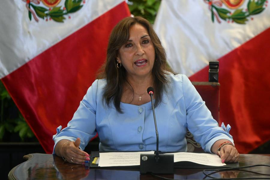 Dina Boluarte ordena el retiro definitivo del embajador de Perú en México