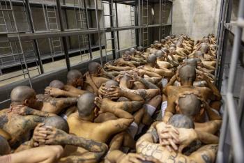 Gobierno de El Salvador traslada a 2 mil pandilleros a la c&aacute;rcel 