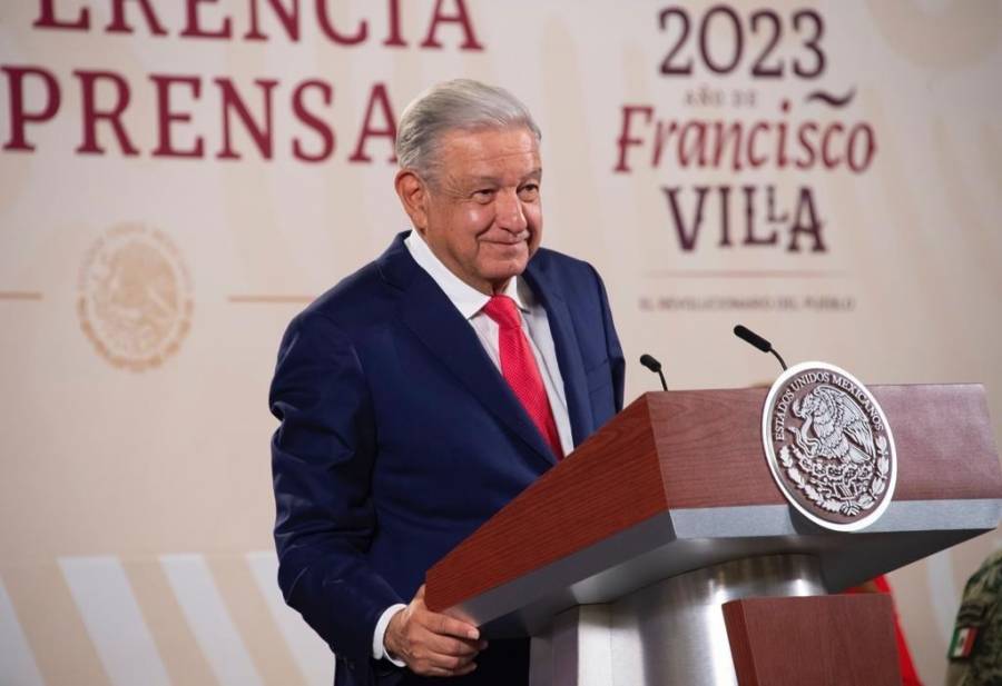 AMLO ironiza ante marcha: Hubo saldo blanco, pero se increment&oacute; robo de carteras en el Z&oacute;calo