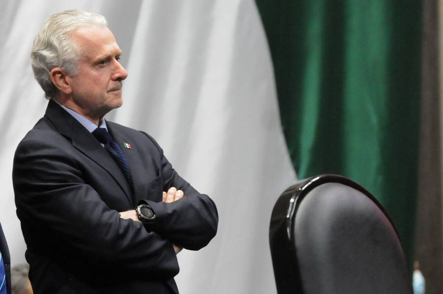 Santiago Creel retrasa firma de Plan B por un error de técnica jurídica del Senado