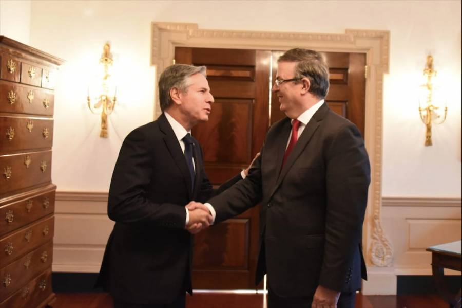 Ebrard recibe a Antony Blinken en el AICM