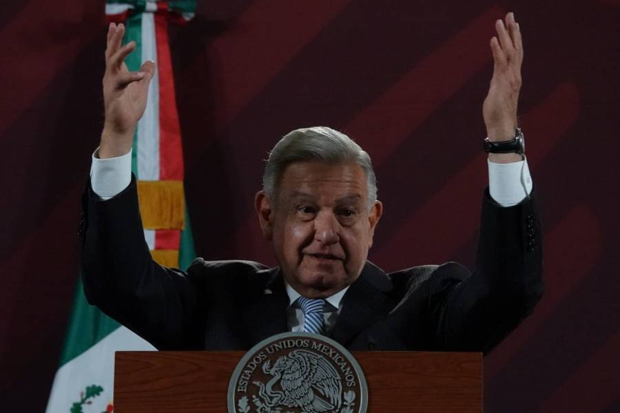 AMLO aguanta periodicazos y otros ataques por su autoridad moral, dice