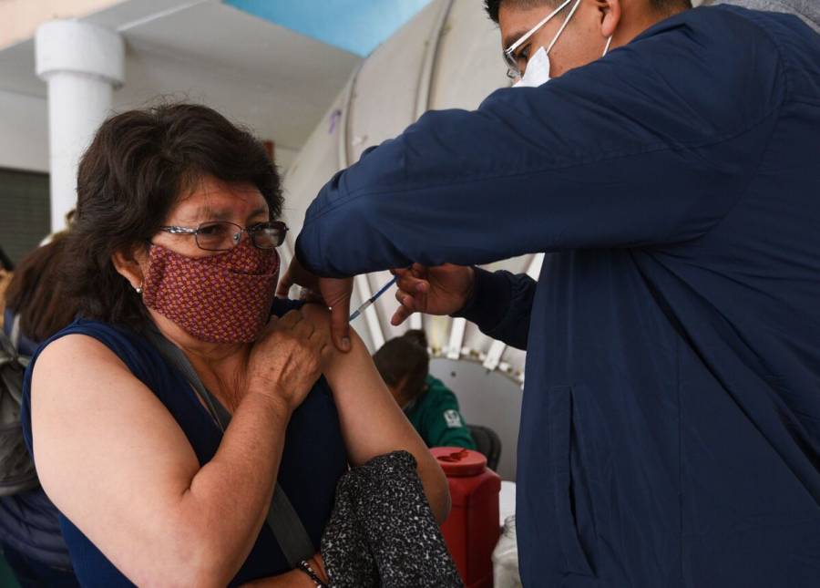 Aplican 2.9 millones de vacunas contra la influenza estacional en CDMX