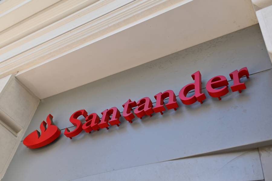 Banco Santander dice que la relocalización de empresas extranjeras en territorio mexicano impulsaría el crecimiento del PIB un 8%