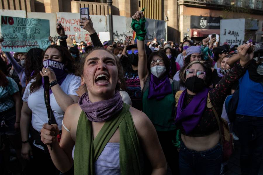 Rechazan persecución a feministas en marcha del 8M en la CDMX