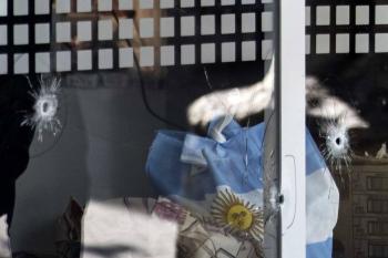 Agreden local de la familia pol&iacute;tica de Messi en Argentina y le lanzan amenaza