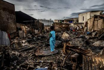 Al menos 17 muertos en incendio de un dep&oacute;sito de carburantes en Indonesia
