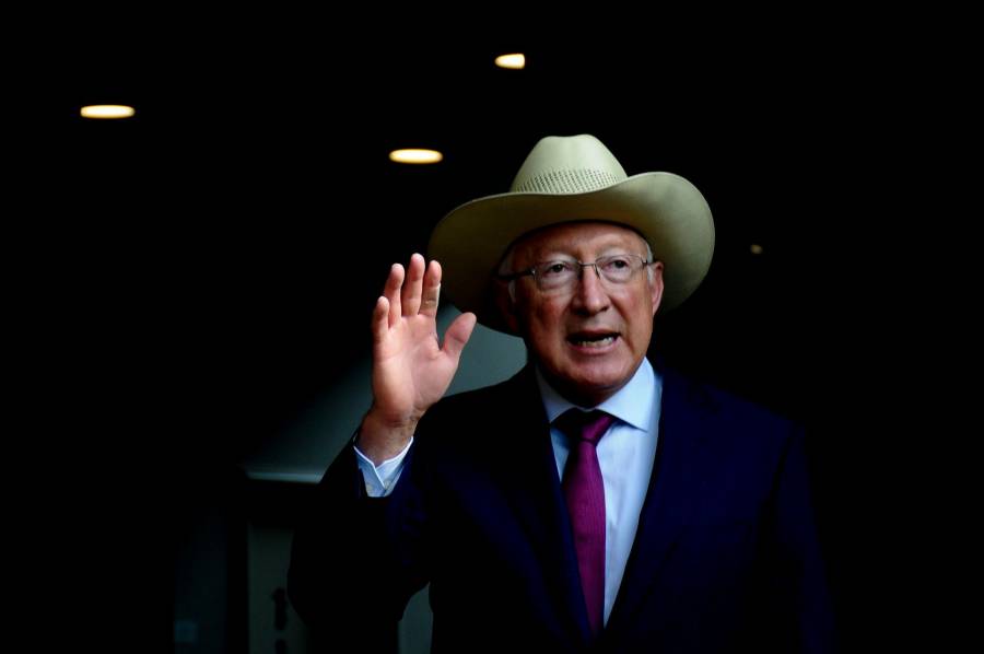 Ken Salazar se reúne con AMLO tras desaparición de estadounidenses en Matamoros