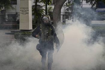 Militares mueren ahogados cuando intentaban escapar de manifestantes en Per&uacute;