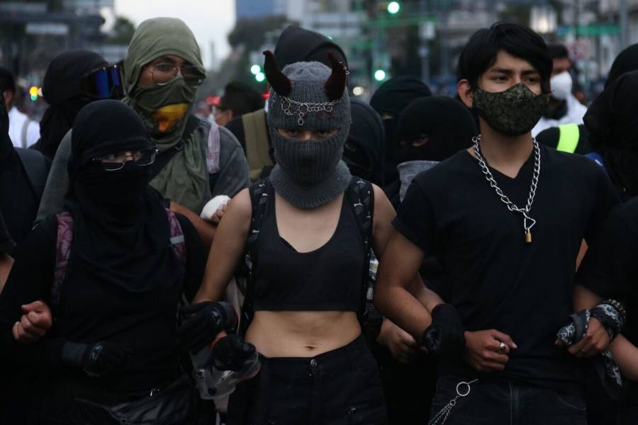¿Qué es el ‘Bloque Negro’ en las marchas feministas?