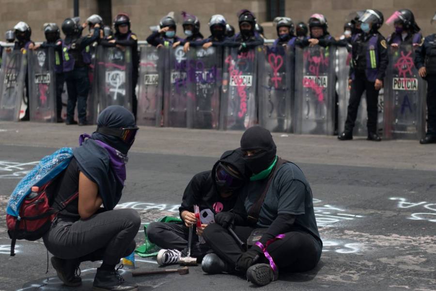 AMLO: derecha podría destruir y quemar Palacio Nacional sin vayas, este 8M