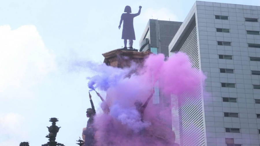 Comaep determina que convivan la Mujer de Amajac y la Antimonumenta Justicia en la ex glorieta a Colón