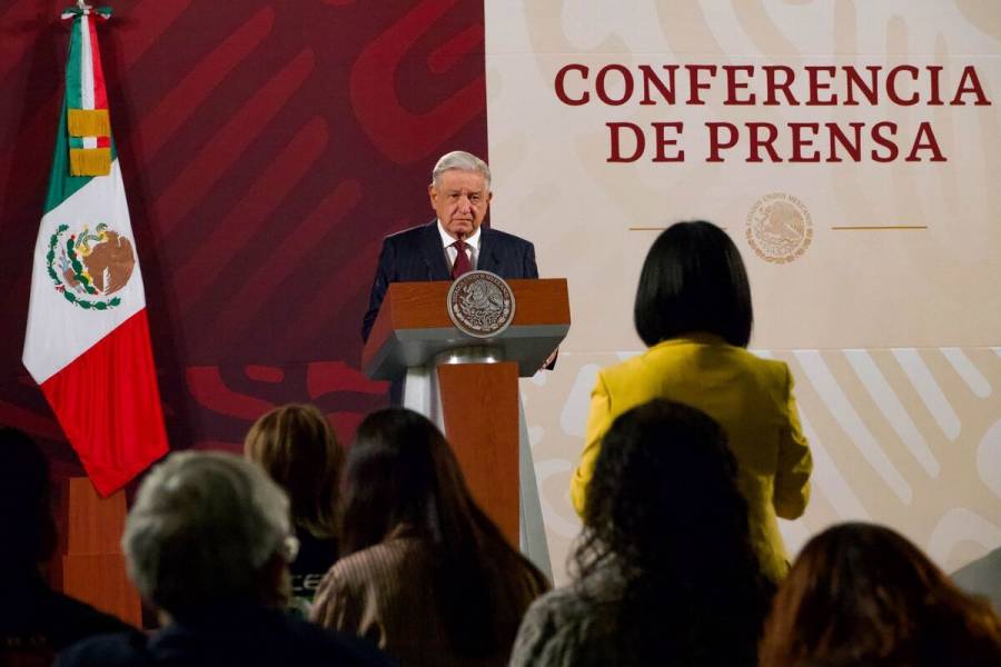 AMLO niega espionaje a periodista; lo califica como “tarea de investigación”