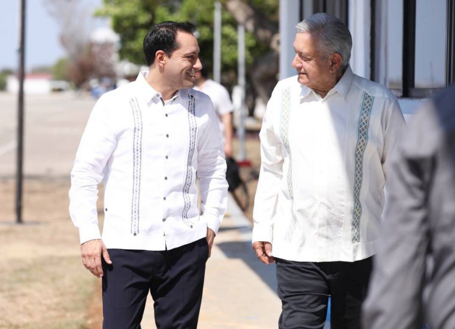 Gobernador de Yucatán y AMLO supervisan obras ferroviarias en la región