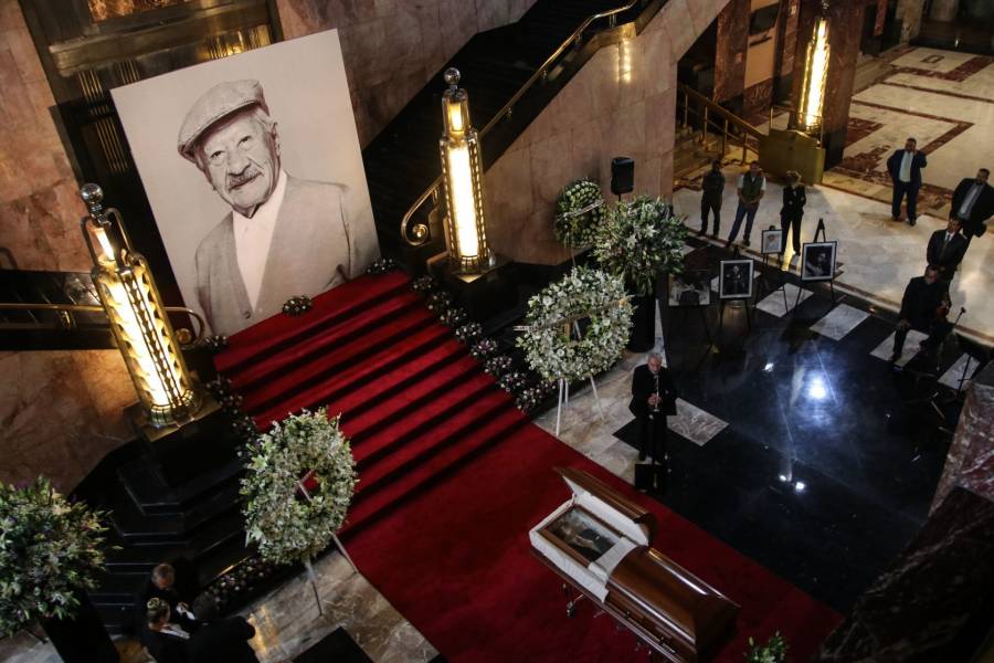 Rinden homenaje en Bellas Artes al primer actor Ignacio López Tarso