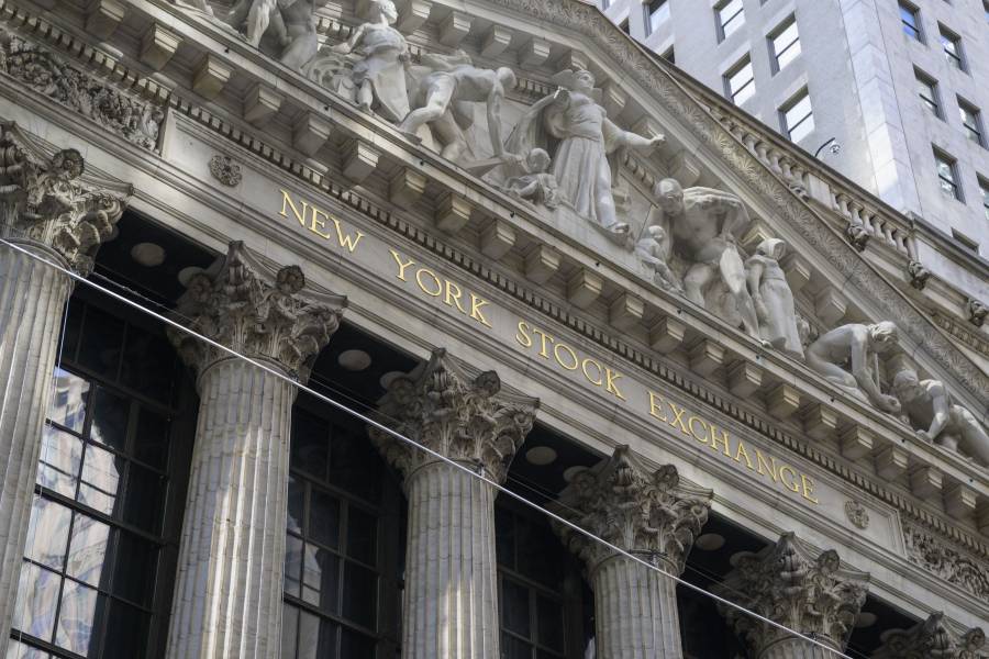 Wall Street con gran volatilidad, varios bancos regionales caen